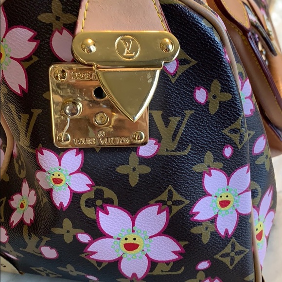 Replica !! Not real .    Purse . Bag . - Picture 3 of 8